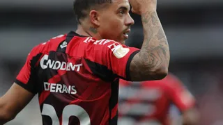 Com Terans, do Athletico, Cartola divulga seleção de 2022