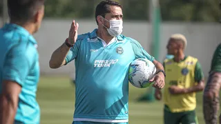 Morínigo aparece no BID e estreia no comando do Coritiba contra o Vasco