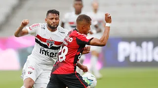 Athletico empata com o São Paulo, mas perde para o árbitro