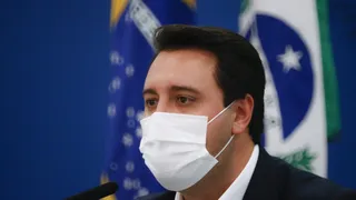 A bola tem que voltar para Ratinho chutar ou não