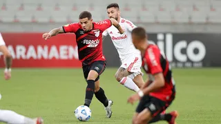 É indiscutível o efeito de Oliveira sobre o Athletico. E Terans…