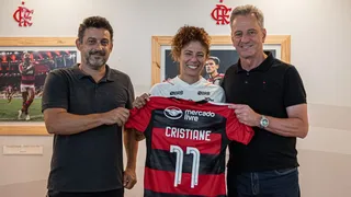 Flamengo brinca com Gabigol e anuncia a contratação da atacante Cristiane
