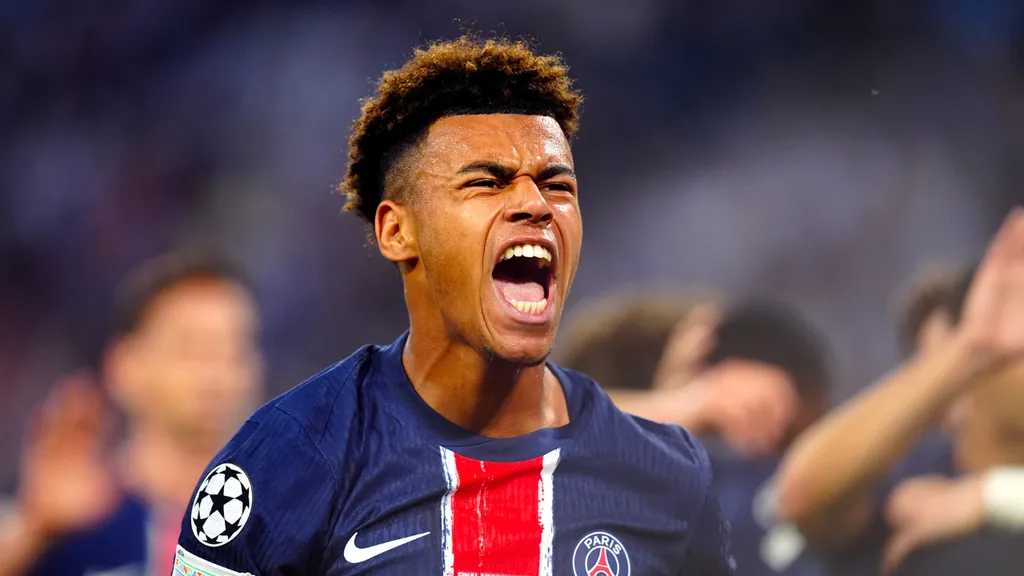 Doué vibra com gol na final da Champions League
