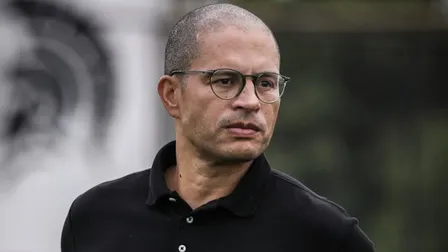 Time de Alex lidera expulsões e liga alerta na Série B