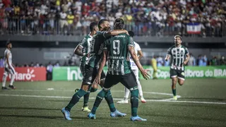 Coritiba é intenso no ataque e conta com boa atuação de Léo Gamalho para golear