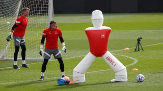 Goleiro de rival do Brasil na Copa se machuca e vira dúvida para o Catar