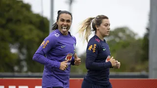 Com edema, Marta treina em separado em 1ª atividade da seleção na Austrália