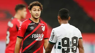 Marcinho estreia e joga sete minutos pelo Athletico