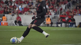 Mycael brilha e aumenta pressão sobre Linck pela titularidade no gol do Athletico