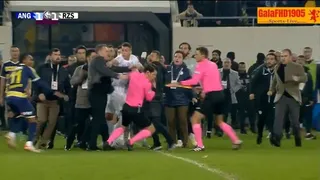 Presidente de clube invade campo, agride árbitro e choca a Turquia