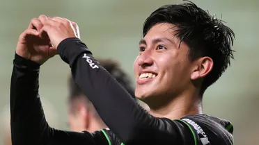 Atacante vai da prisão em flagrante a gol histórico contra a seleção em quatro meses