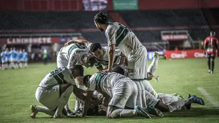 Coritiba passa sufoco desnecessário e é salvo por Muralha