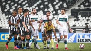 Coritiba tenta impugnar jogo contra o Botafogo por causa de arbitragem