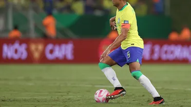 Casemiro lamenta retranca da Venezuela e pede calma com Diniz
