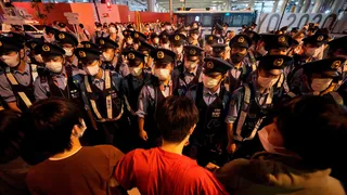 Abertura da Olimpíada de Tóquio tem protestos do lado de fora do estádio