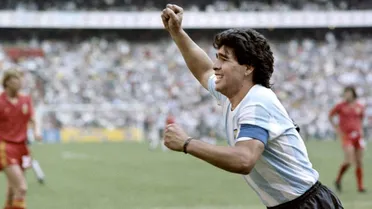 Diego Maradona, mais perto da Mano de Dios