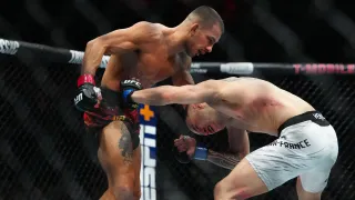 Pra subir no ranking! Campeão absoluto, Pantoja finaliza Kara-France no UFC 317