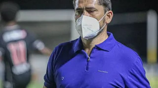 Técnico vê Coritiba “brilhante” contra o Vasco e sentencia: “É trabalhar para seguir sonhando”