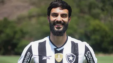Com Harry Potter, artilheiro do Athletico em 2024 é anunciado pelo Botafogo