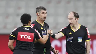Oliveira diz que arbitragem impediu vantagem maior: “Falha imperdoável”