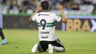 Damião volta a marcar pelo Coritiba após 90 dias e elogia interino
