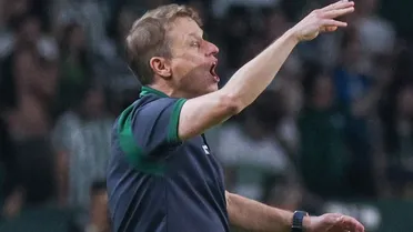 Seabra se revolta com arbitragem em empate do Coritiba e faz desabafo forte