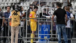 Por que gastar com VAR se tem um idiota no apito?