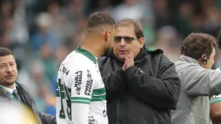 Guto Ferreira mantém espinha dorsal do Coxa contra o Botafogo; veja a escalação