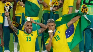 Daniel Alves, recorde olímpico de contradição