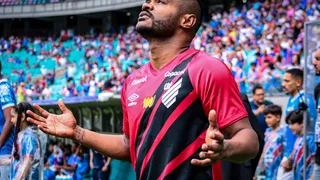Vacilou! Athletico toma gol do Bahia no final e desperdiça chance de quebrar jejum