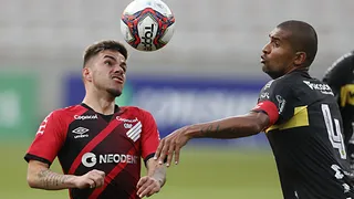 Jovens ganham espaço e técnico do Athletico promete novas chances