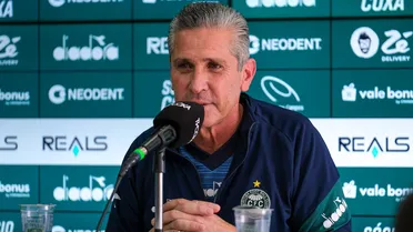 Jorginho exalta apoio da torcida do Coritiba e defende Figueiredo