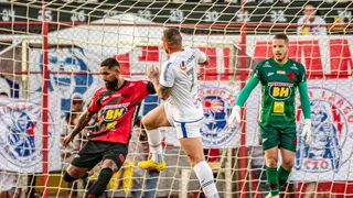 Eliminação do Paraná Clube termina com confusão, gás de pimenta e tiros