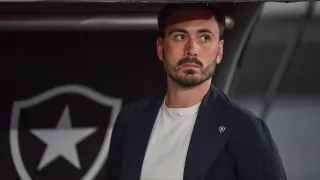 Botafogo negocia contratação de peso de ex-Athletico e Barcelona