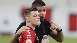 Athletico volta a jogar mal, Oliveira está inseguro e jogadores mostram tédio