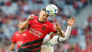Volante pode deixar elenco do Athletico após proposta do Vasco