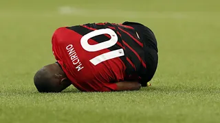 Marcelo Cirino sai de campo chorando e rompe ligamento do joelho