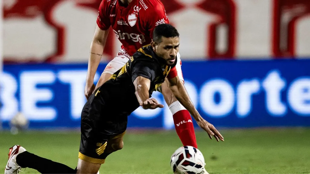 athletico crise série b jogadores