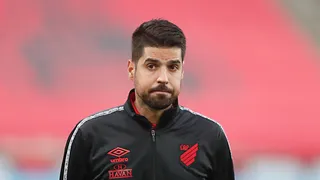 “Já deu o que tinha que dar”, reclama António Oliveira sobre o Paranaense