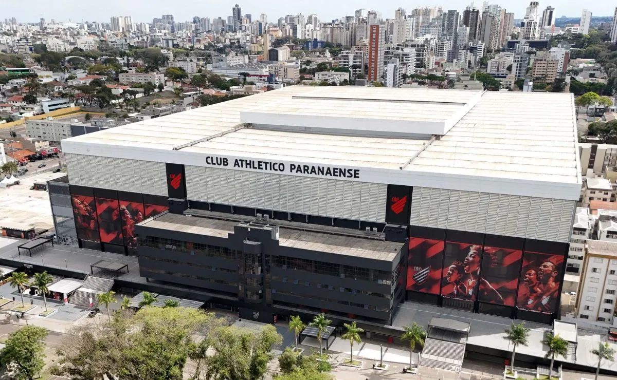 Vista aérea da Arena da Baixada, estádio do Athletico, clube que lidera o ranking de patrimônio líquido entre os times brasileiros.