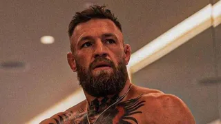 Mulher diz que foi espancada por McGregor e polícia reabre investigação