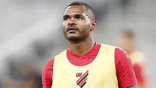 Internacional faz proposta por Nikão, que fica mais longe do Athletico