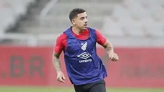 Terans empolga e abre disputa por titularidade no Athletico