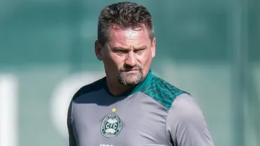 Novo técnico do Coritiba destaca caminho para acesso e prega respeito à torcida