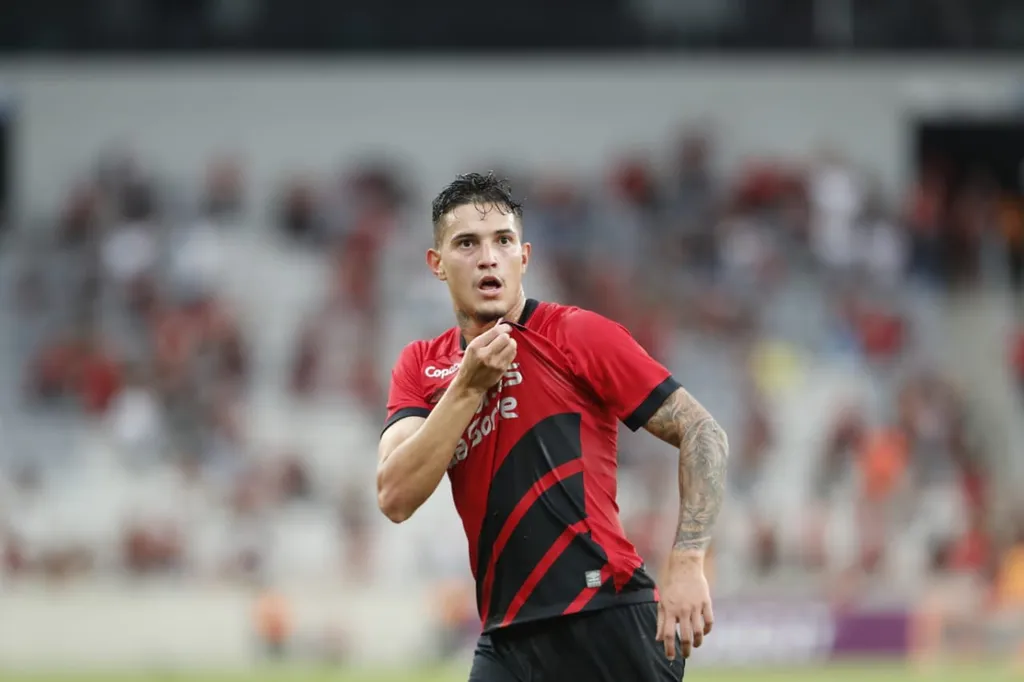 Jader, meia do Athletico