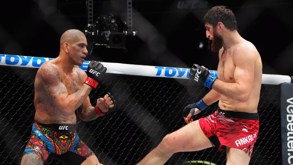 Alex Poatan perde cinturão para Magomed Ankalaev. Foto: Icon sport