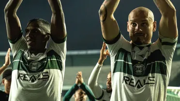 Zagueiro do Coritiba pode pegar gancho pesado por expulsão no Atletiba