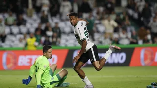 Coritiba confirma saída de atacante e empresta goleiro ao Maringá