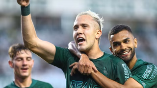 Volante vive ano com mais jogos na carreira no Coritiba e Jorginho destaca: “Deu mobilidade”