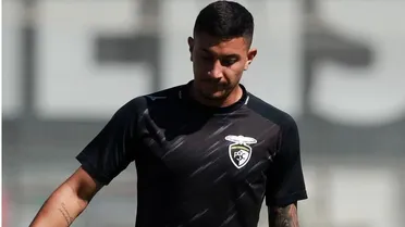 Negociação trava e zagueiro do Coritiba tem futuro indefinido